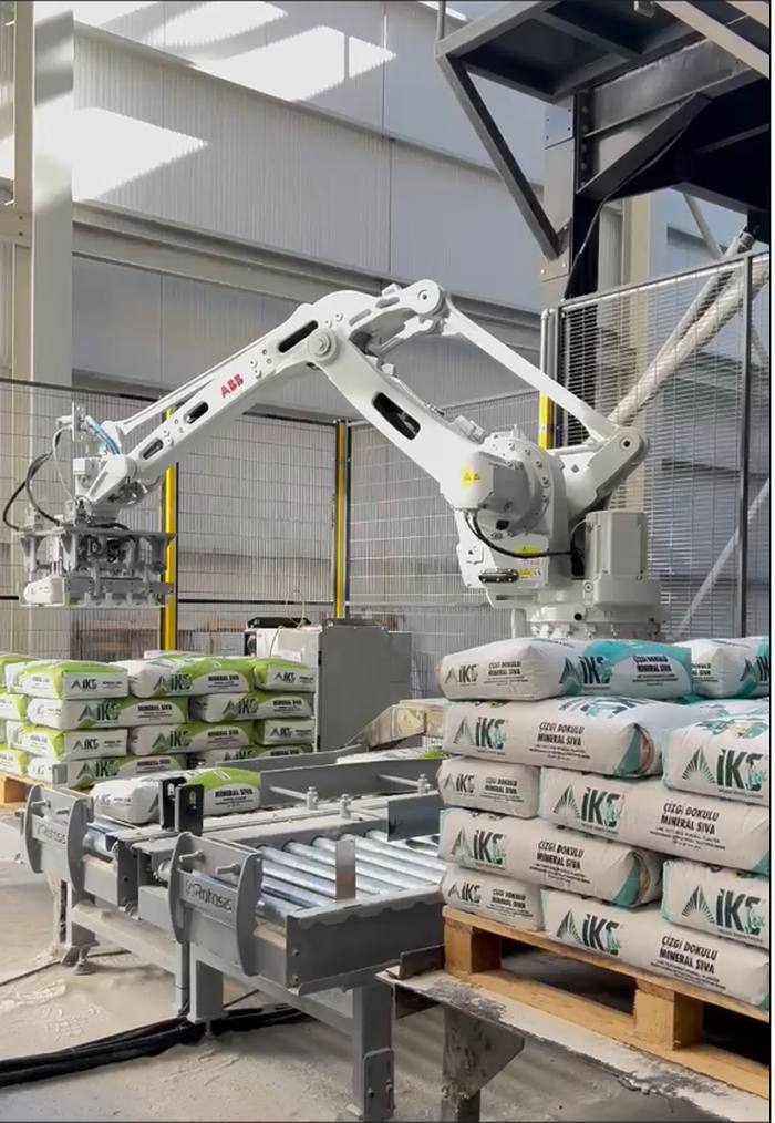 Yapı kimyasalları için robotlu paletleme hattı